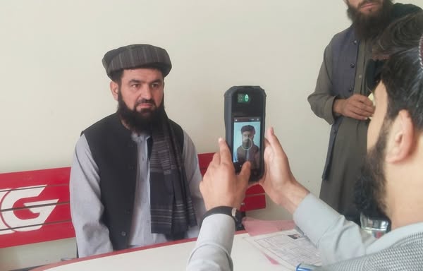 د طلبای کرامو ثانویې او ما فوق ثانوې ازموینې ګډونوالو د بایومتریک معلوماتو ثبت پروسه پیل شوه.